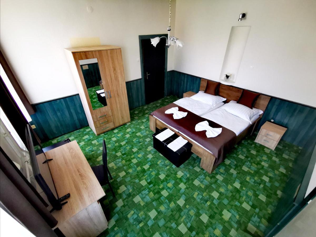 KOMPLEX -Rendezvénytermek-Panzió-Apartman-Irodák- Mateszalka Exterior foto