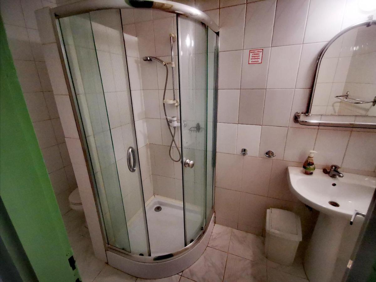KOMPLEX -Rendezvénytermek-Panzió-Apartman-Irodák- Mateszalka Exterior foto
