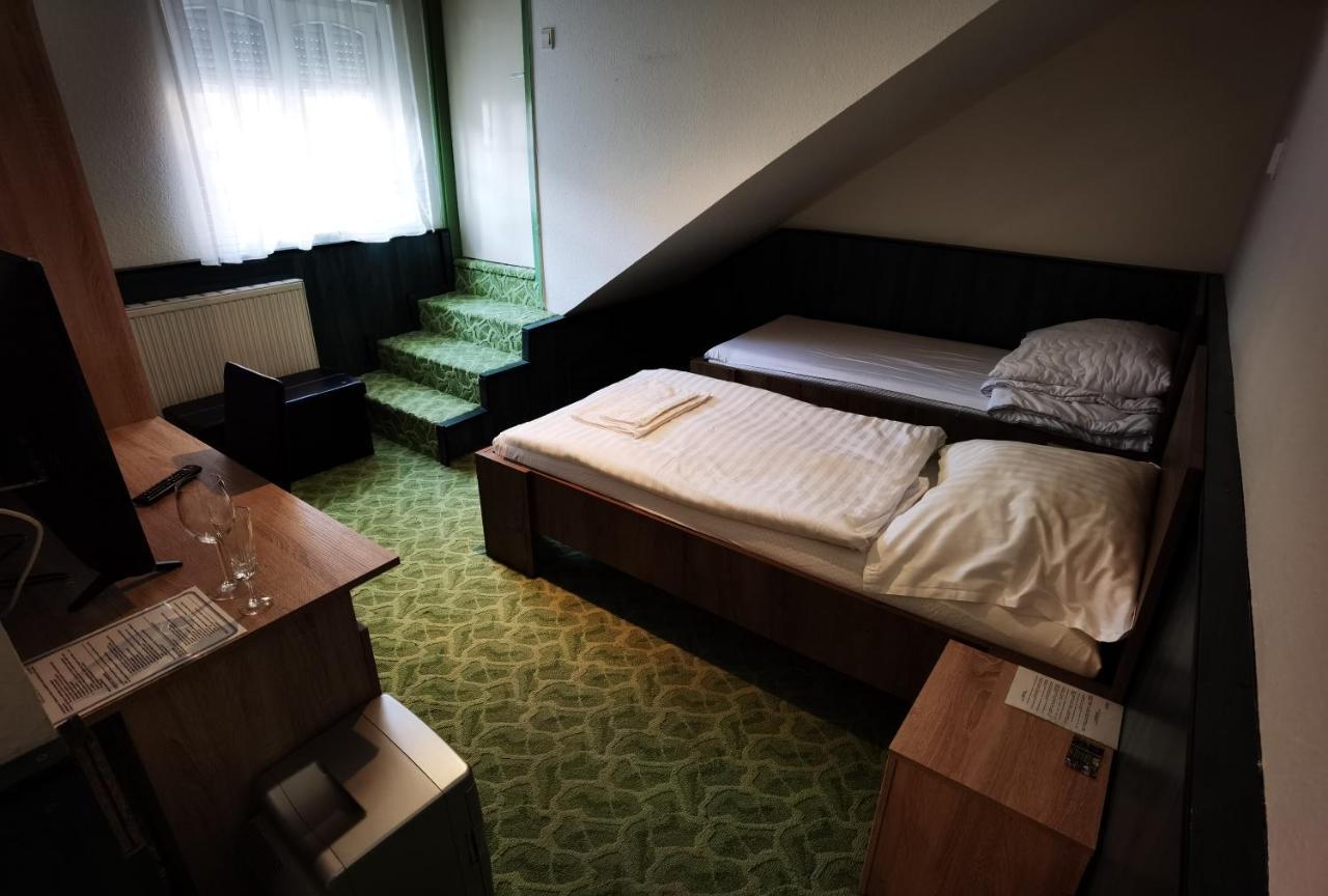KOMPLEX -Rendezvénytermek-Panzió-Apartman-Irodák- Mateszalka Exterior foto