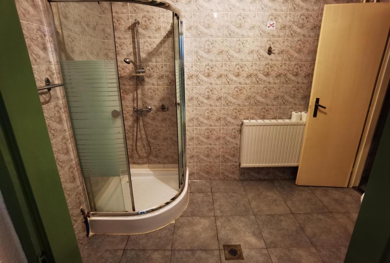 KOMPLEX -Rendezvénytermek-Panzió-Apartman-Irodák- Mateszalka Exterior foto