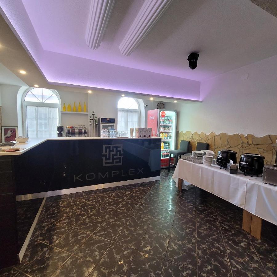 KOMPLEX -Rendezvénytermek-Panzió-Apartman-Irodák- Mateszalka Exterior foto